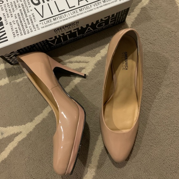 Greenwich Village Nude Pumps - Picture 3 of 3
